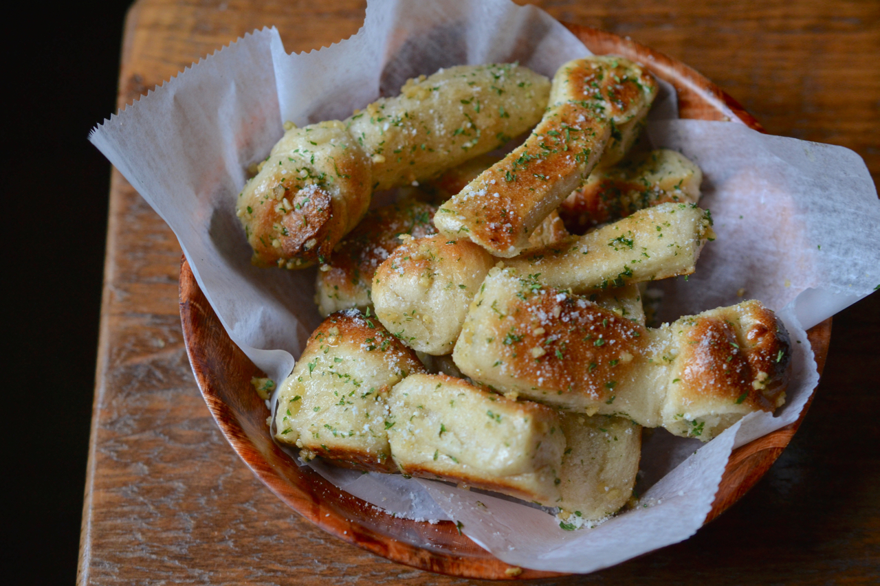 Garlic Knots w/  Marinara