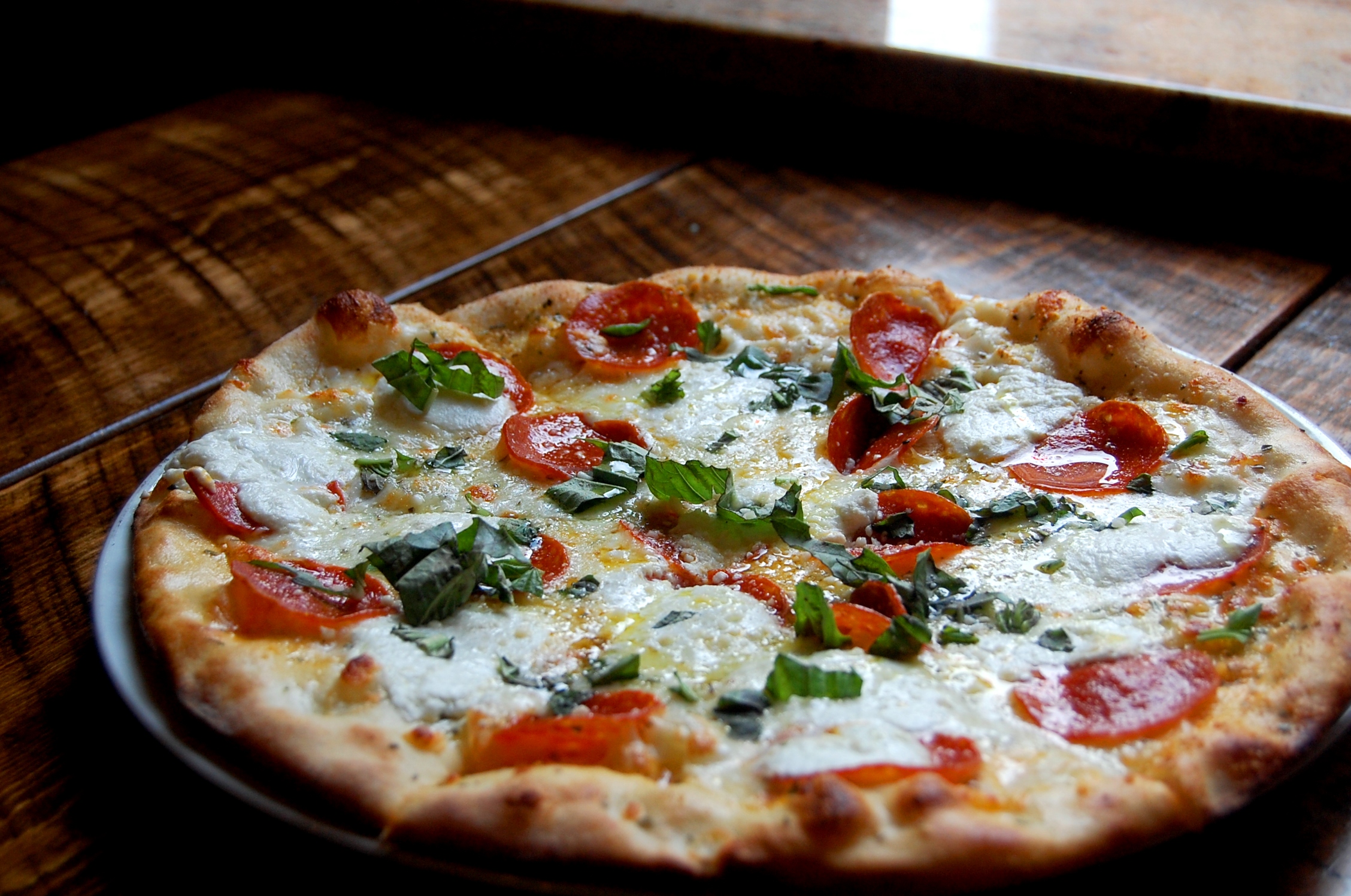 Pepperoni Ricotta & Basil 18 Inch