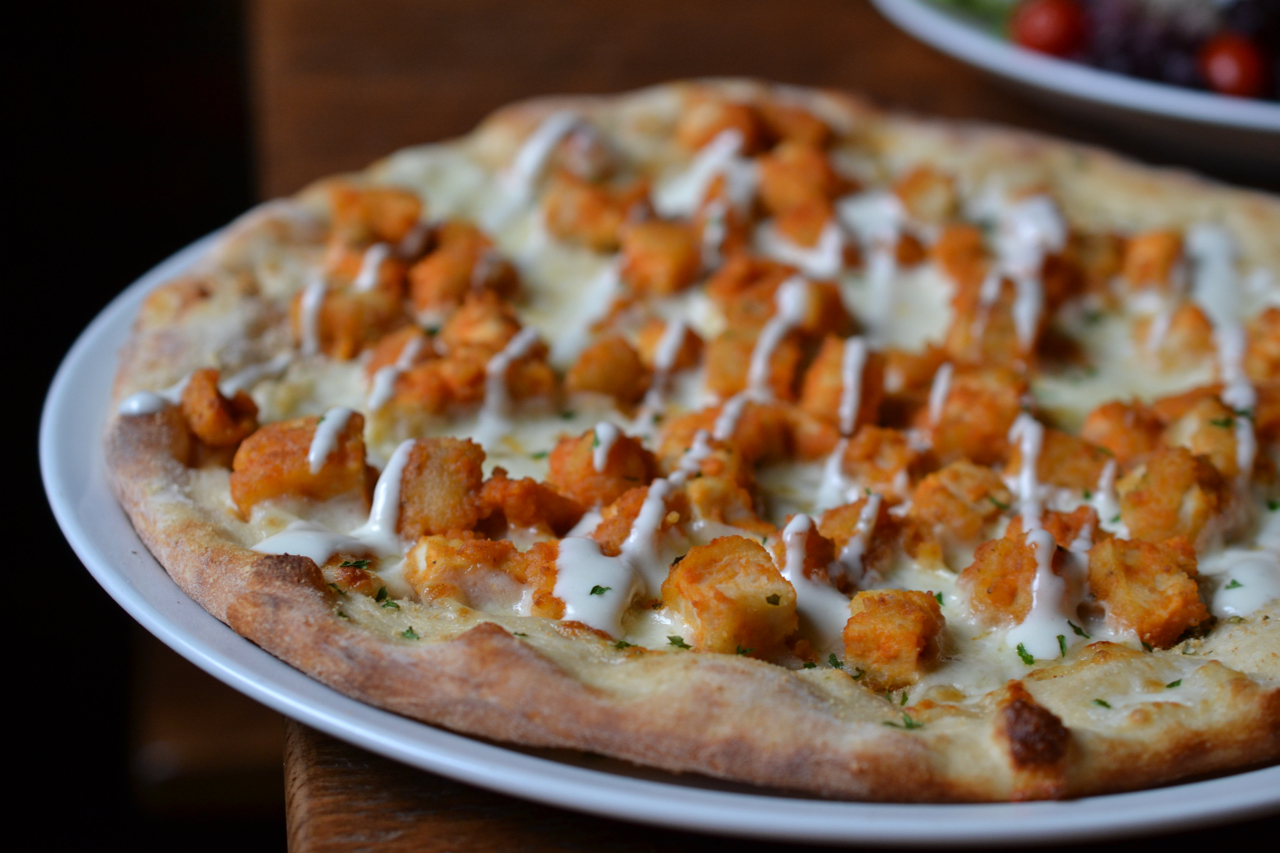 Buffalo Chicken Pizza 18 Inch