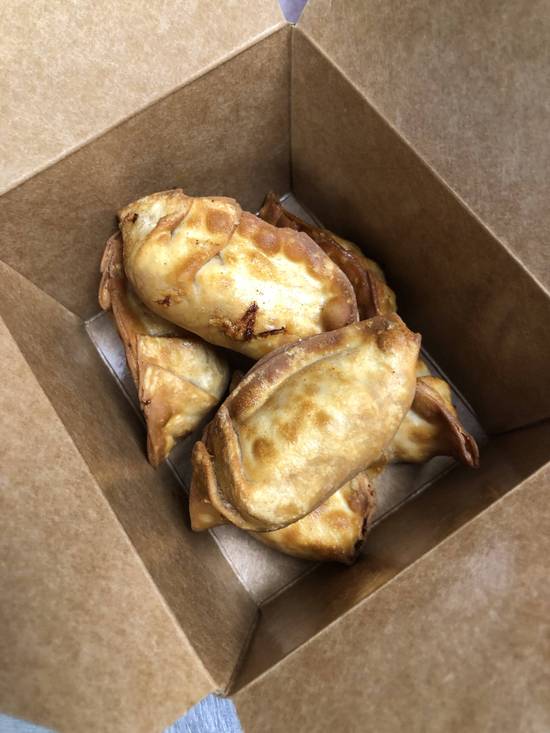 Fried Curry Chicken Dumplings (6 pcs)