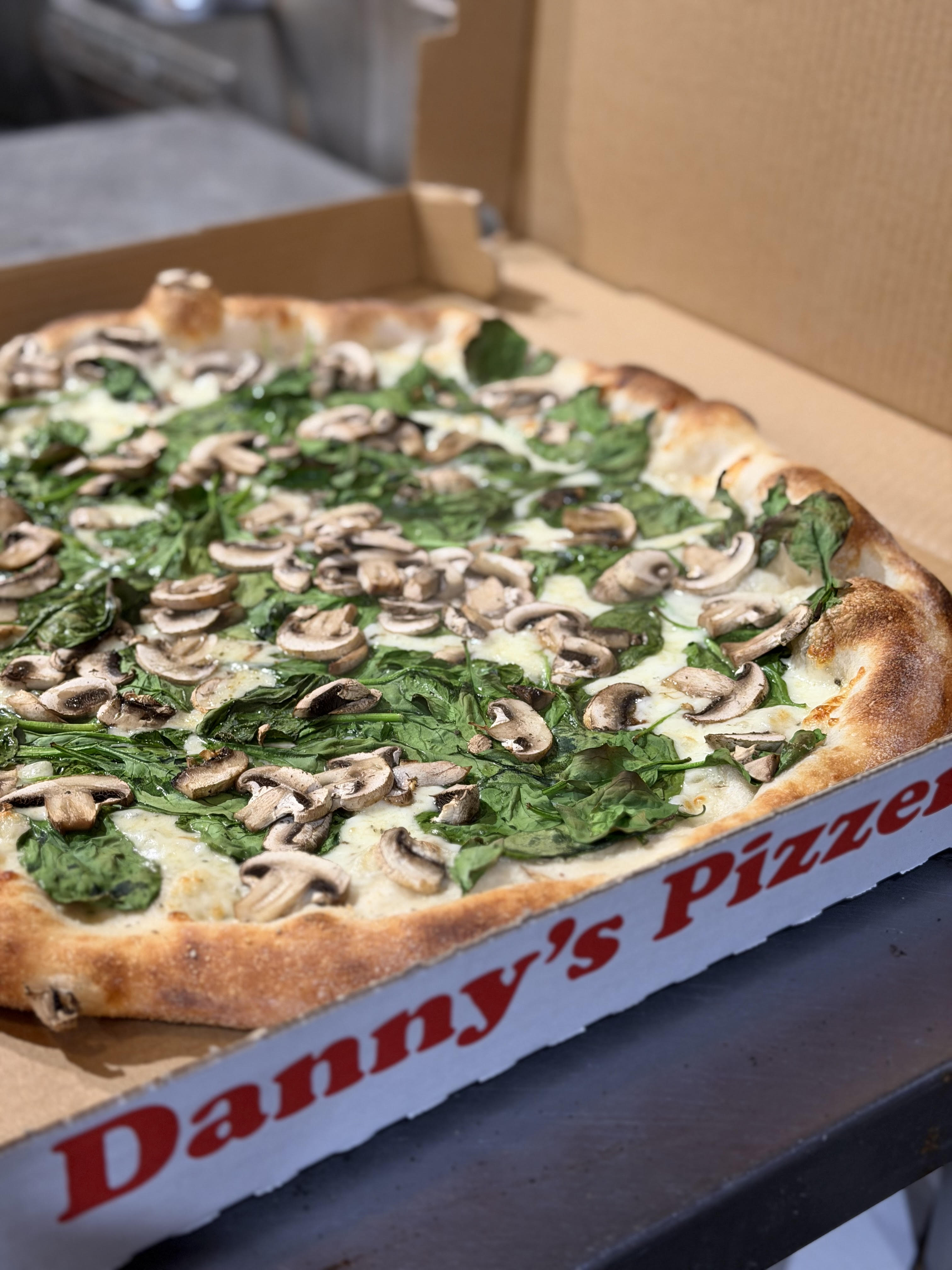 Spinach & Mushroom Pizza 18 Inch